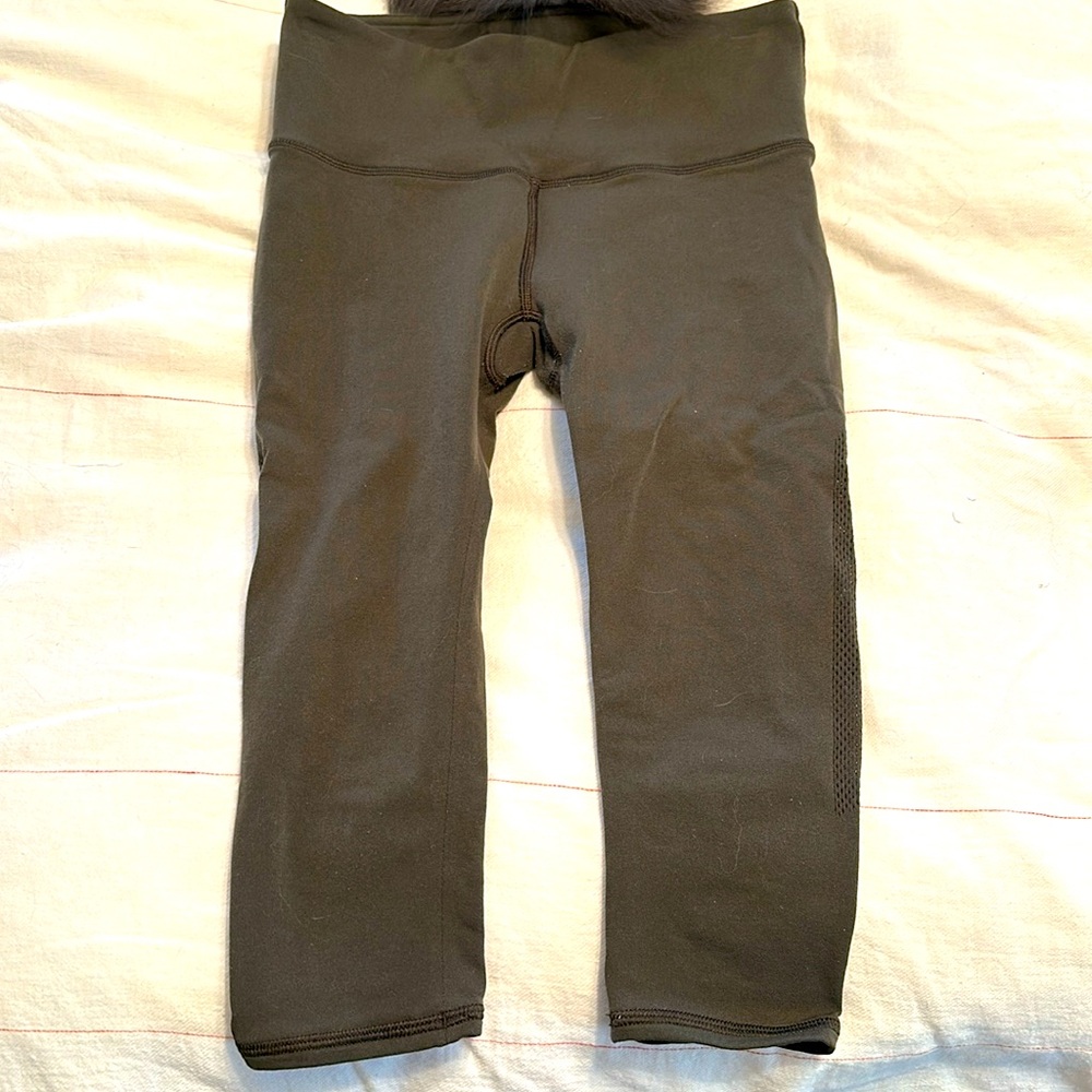 SOLD - Lululemon Seamless Capris